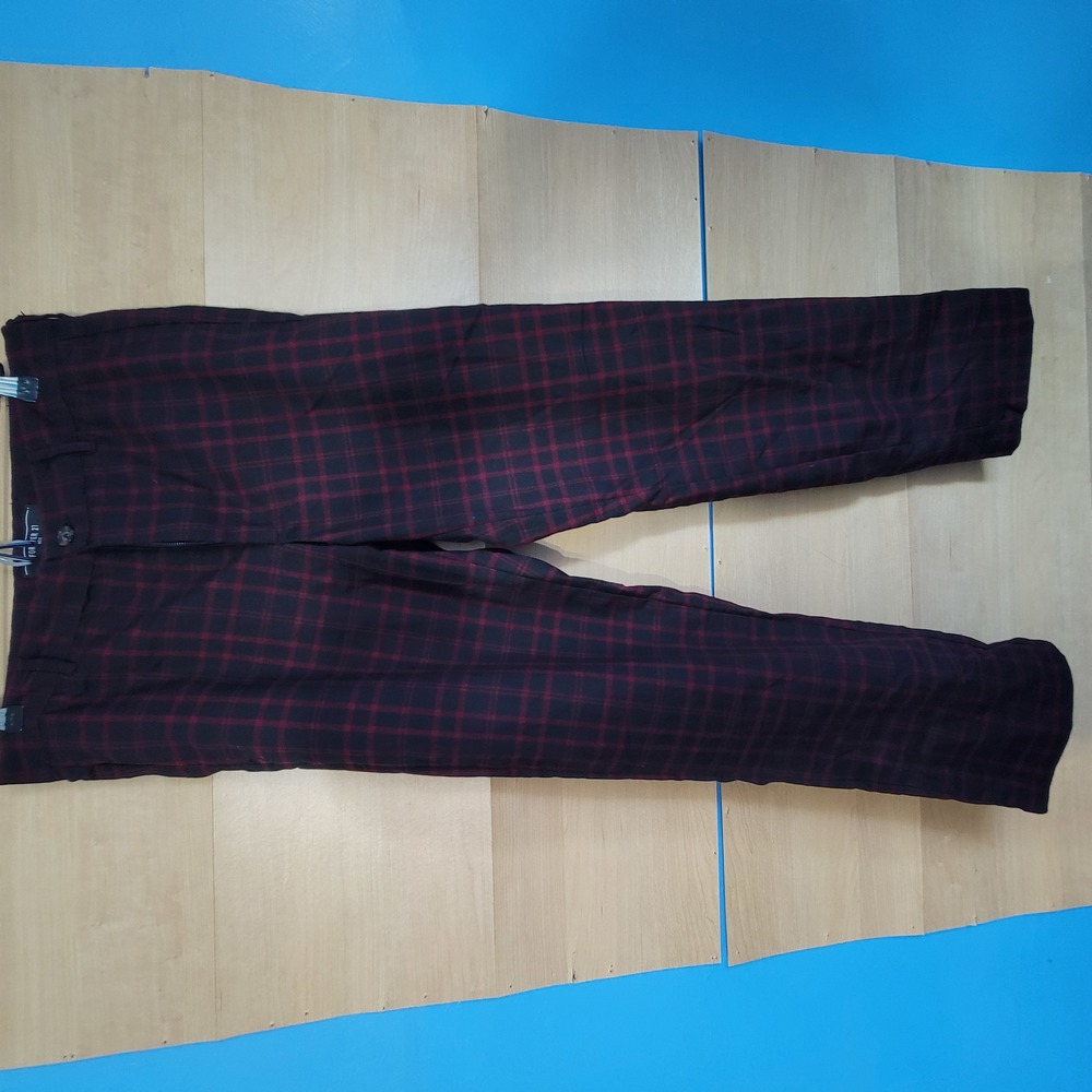 Forever 21 | Men | Plaid | 32 | Navy | Maroon | Chinos
